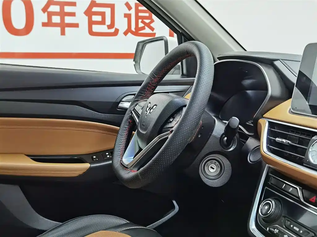 Wuling Hongguang S3 2018 — фото 22