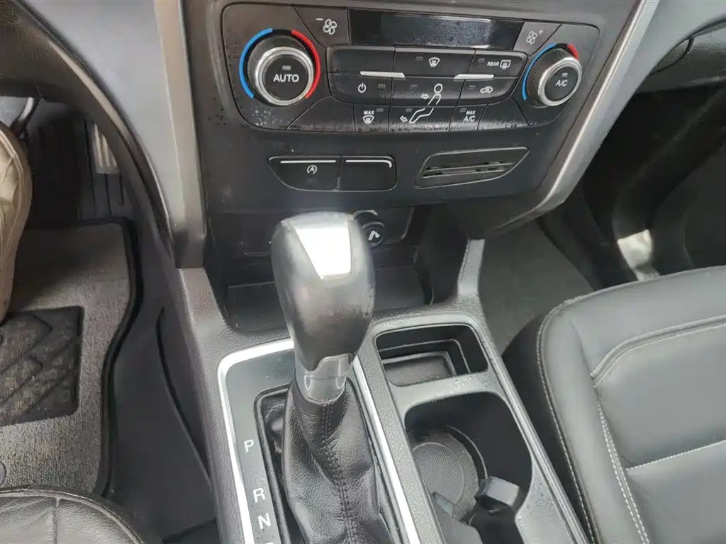 Ford Kuga 2017 — фото 13