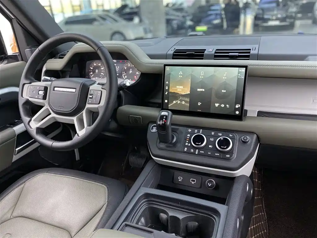 Land Rover Defender 2022 — фото 11