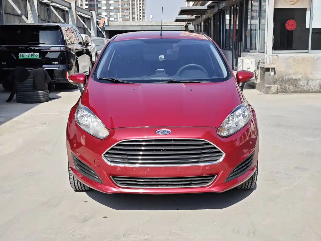 Ford Fiesta 2016 — фото 2