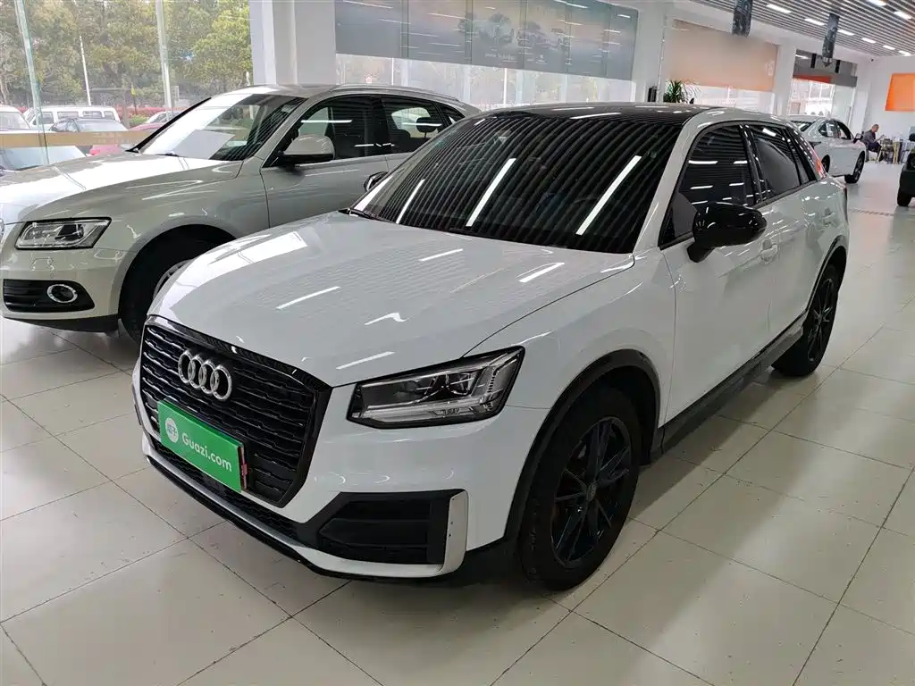 Audi Q2L 2019 — фото 1