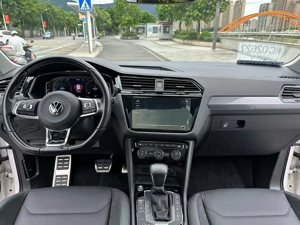 Volkswagen Tiguan L 2021 — фото 9