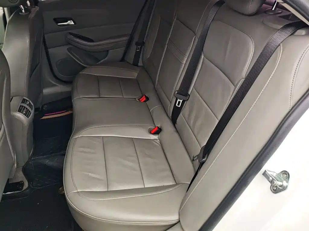 Chevrolet Malibu 2015 — фото 17