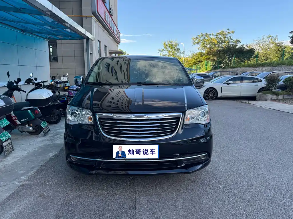 Chrysler Grand Voyager 2013 — фото 2