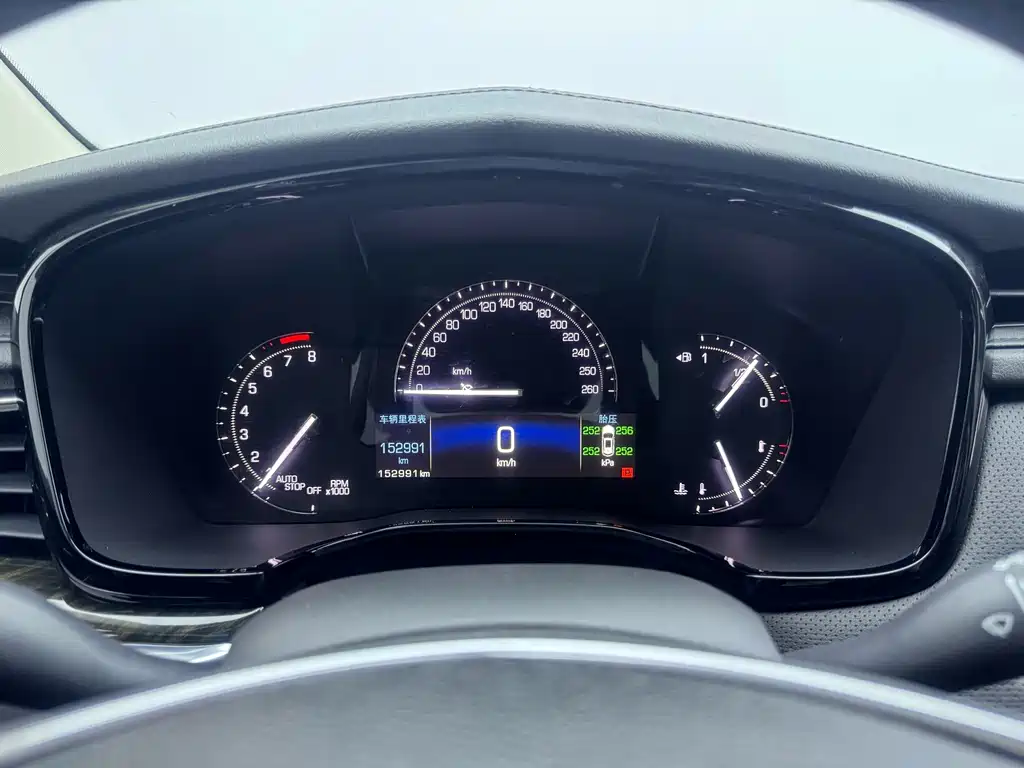 Cadillac XT5 2016 — фото 12
