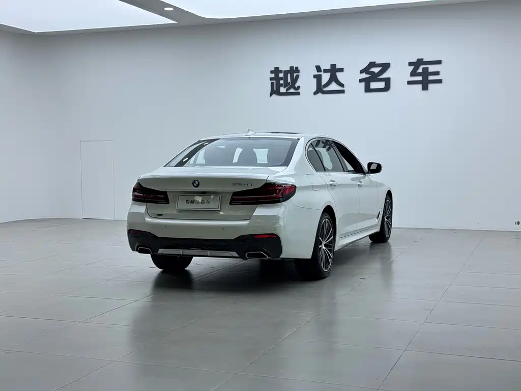 BMW 5 Series 2022 — фото 19