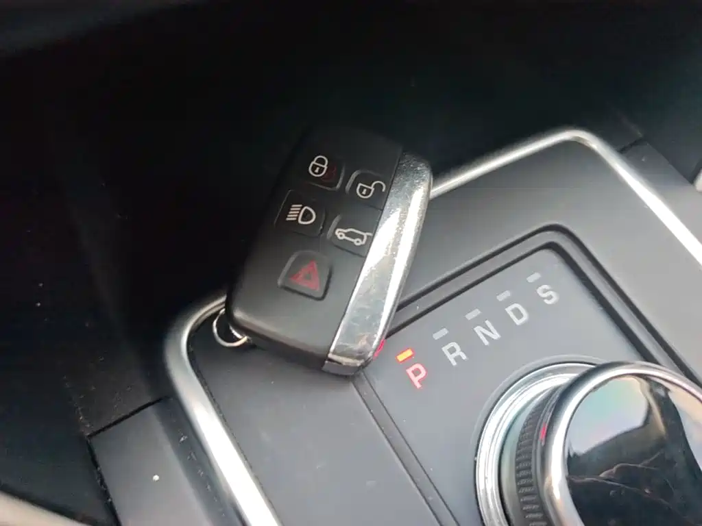 Land Rover Discovery Sport 2018 — фото 13