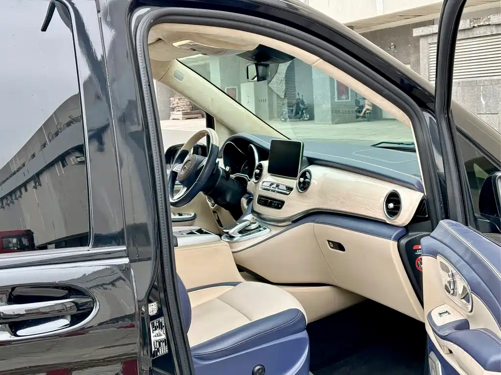 Mercedes-Benz V-Class 2018 — фото 9
