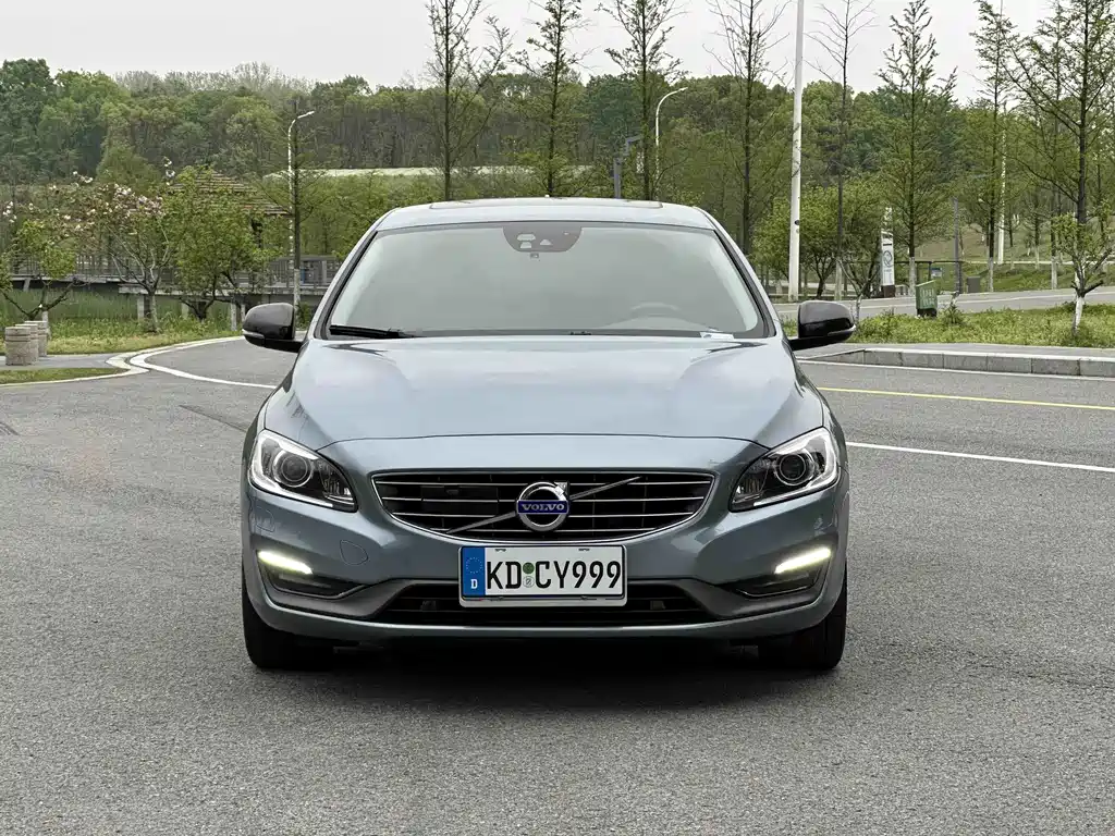 Volvo S60 2016 — фото 2