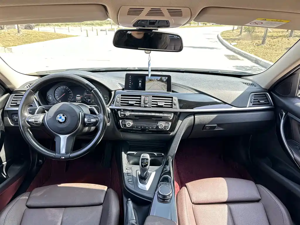BMW 3 Series 2018 — фото 11