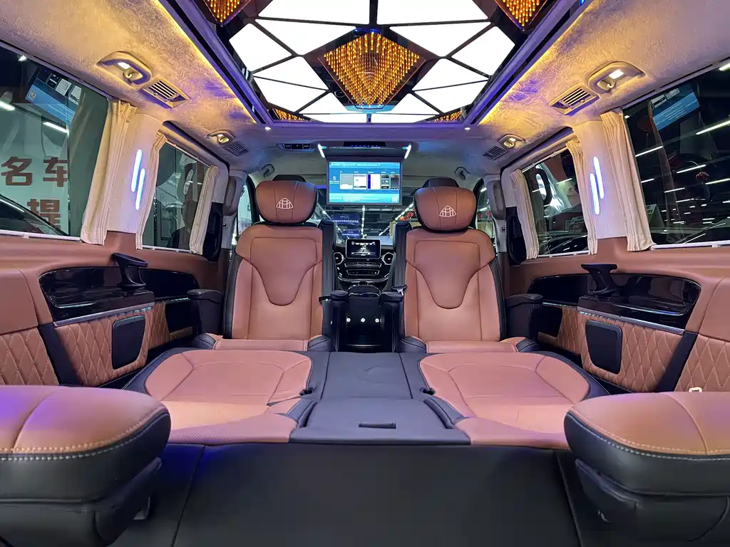 Mercedes-Benz V-Class 2018 — фото 18