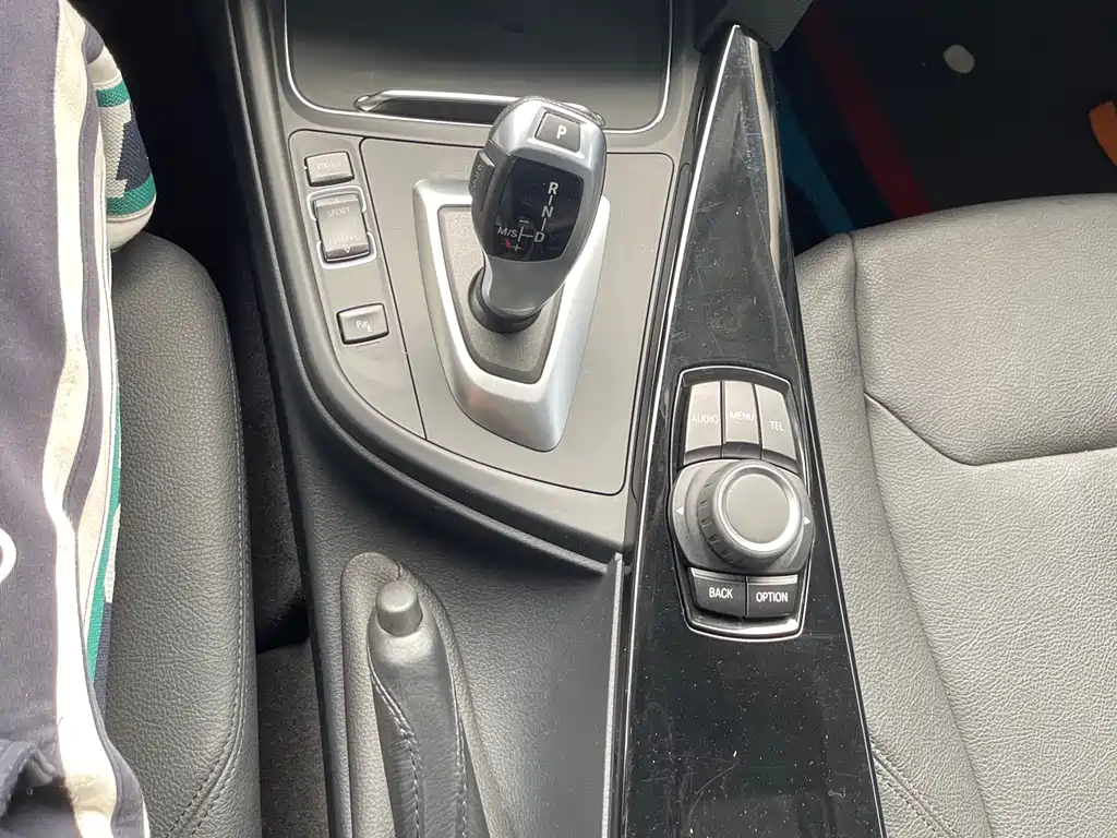 BMW 3 Series 2017 — фото 13