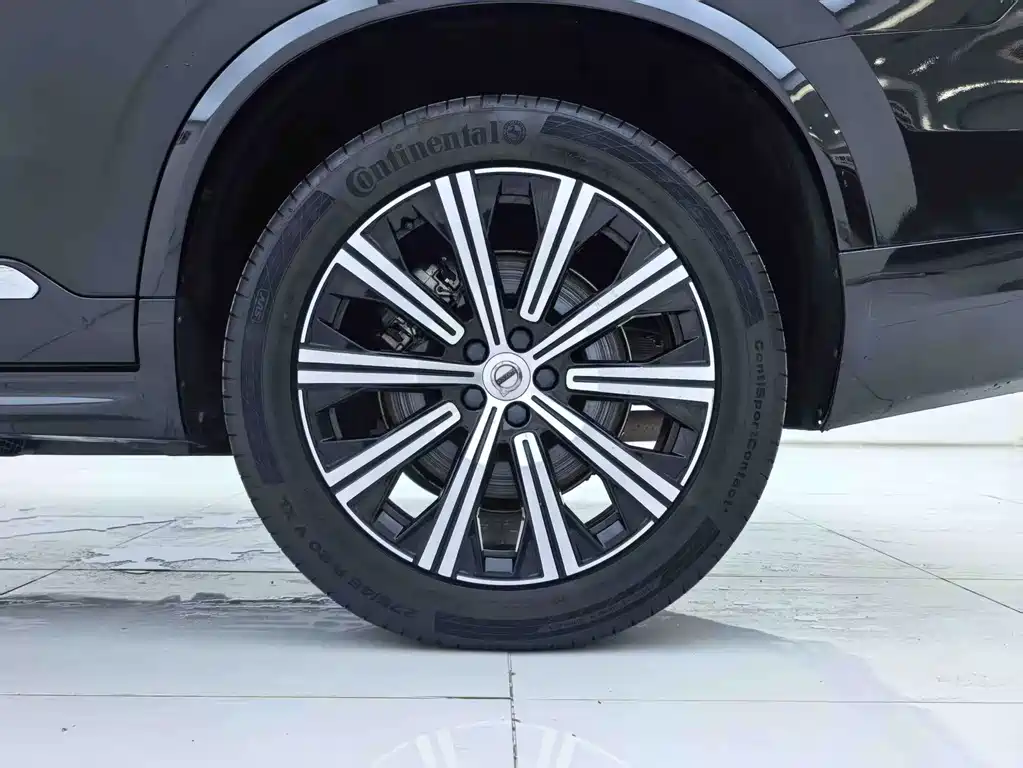 Volvo XC90 2020 — фото 28