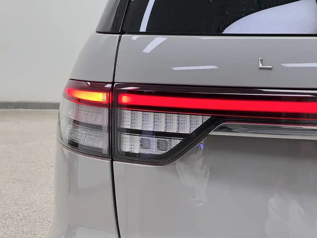 Lincoln Aviator 2021 — фото 11