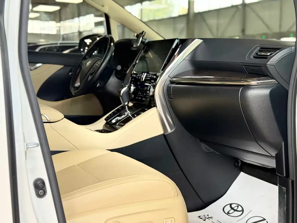Toyota Alphard 2020 — фото 10
