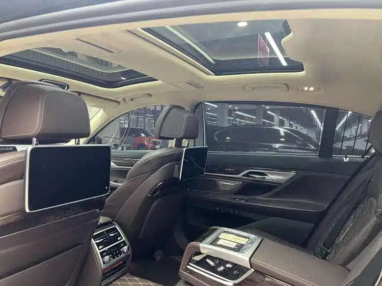 BMW 7 Series 2019 — фото 10