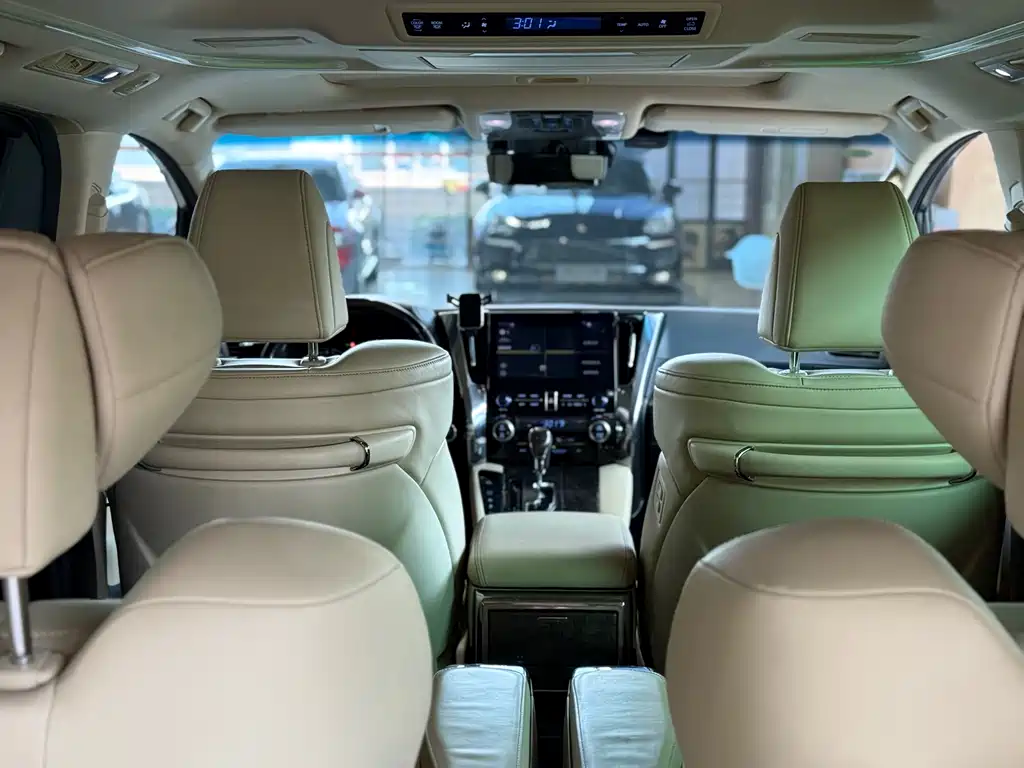 Toyota Alphard 2020 — фото 19