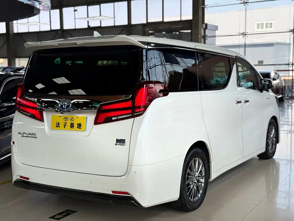 Toyota Alphard 2020 — фото 22