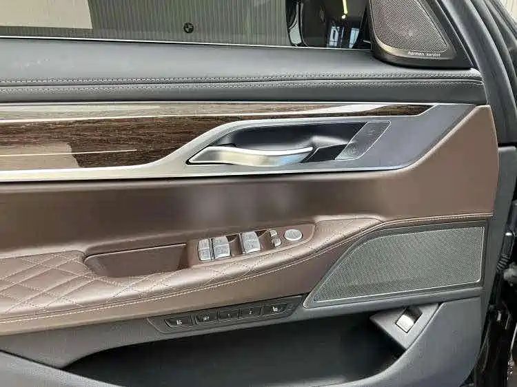 BMW 7 Series 2019 — фото 12