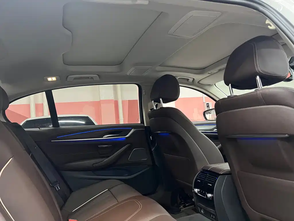 BMW 5 Series 2022 — фото 14