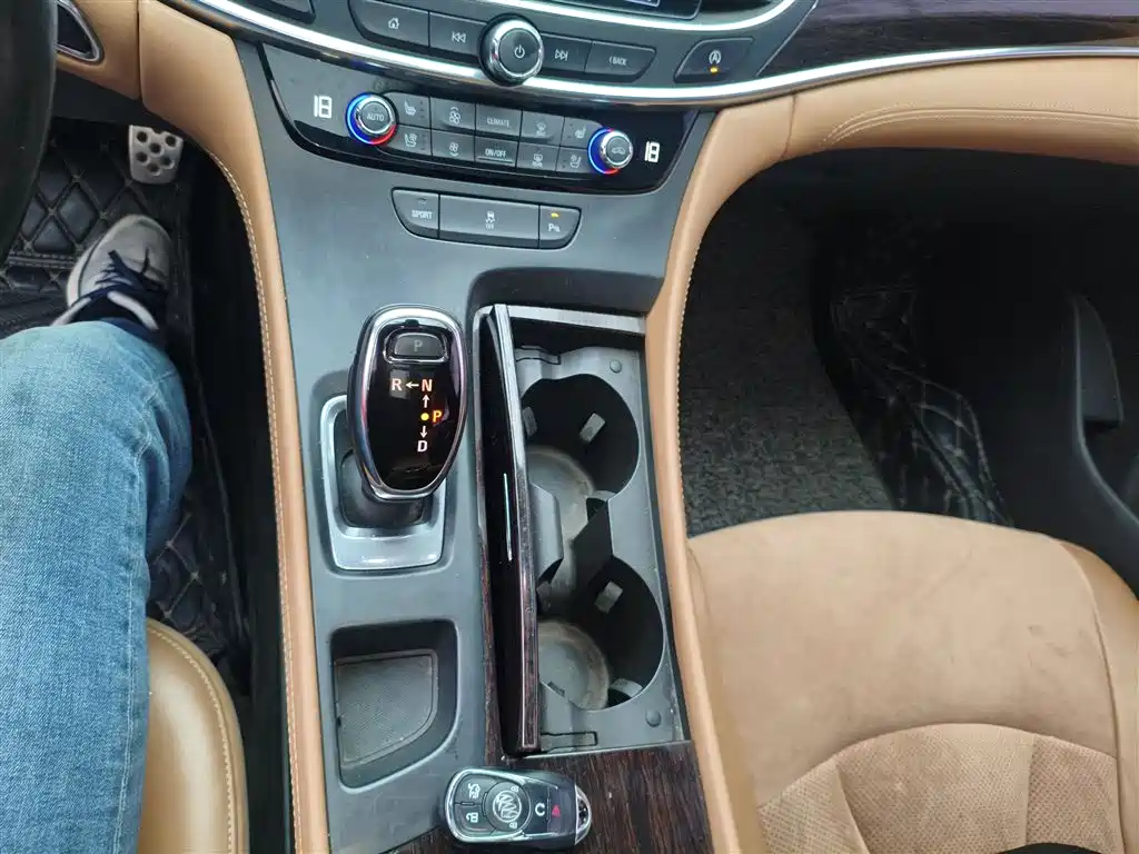 Buick LaCrosse 2016 — фото 10