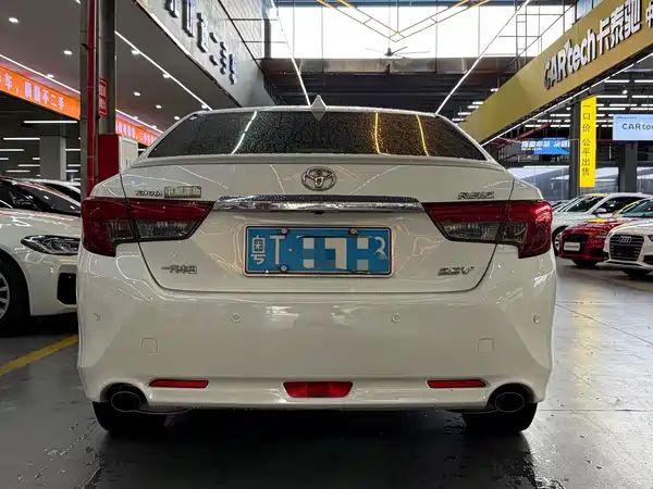 Toyota Reiz 2016