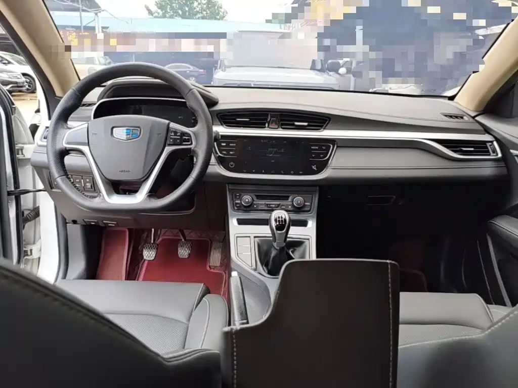 Geely Emgrand 2018 — фото 10