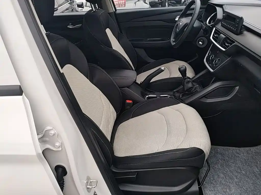 Wuling Hongguang S3 2019 — фото 20