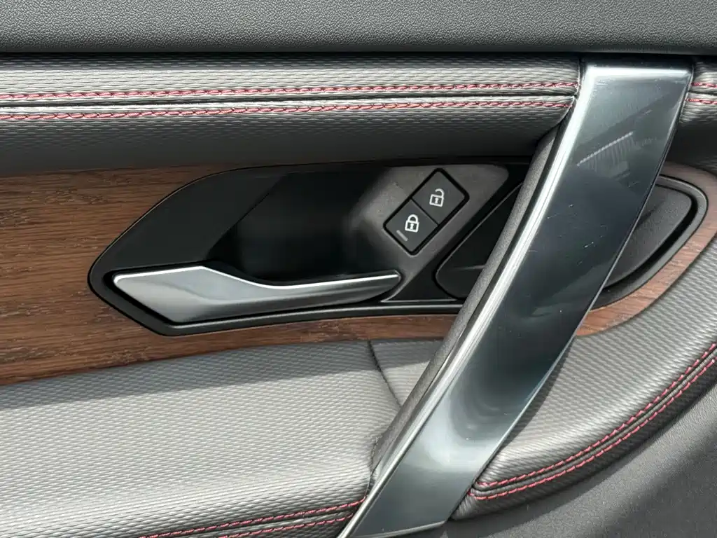 Land Rover Discovery Sport 2023 — фото 14