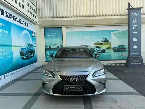 Lexus ES 2023