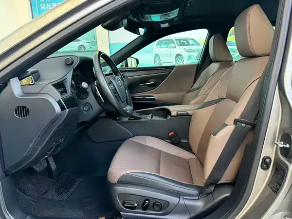 Lexus ES 2023