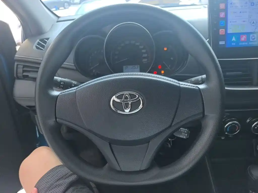 Toyota Yaris L 2021 — фото 11