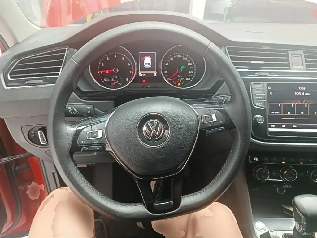 Volkswagen Tiguan L 2017 — фото 11