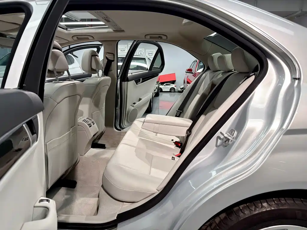 Mercedes-Benz C-Class 2011 — фото 17