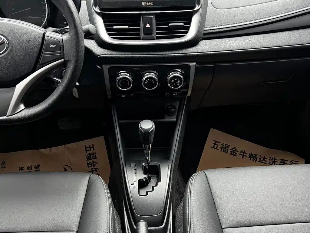 Toyota Yaris L 2022 — фото 11