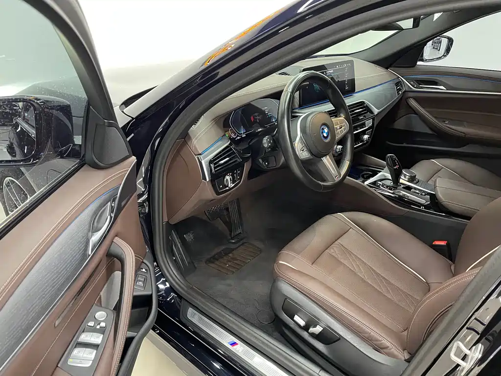 BMW 5 Series New Energy 2023 — фото 13