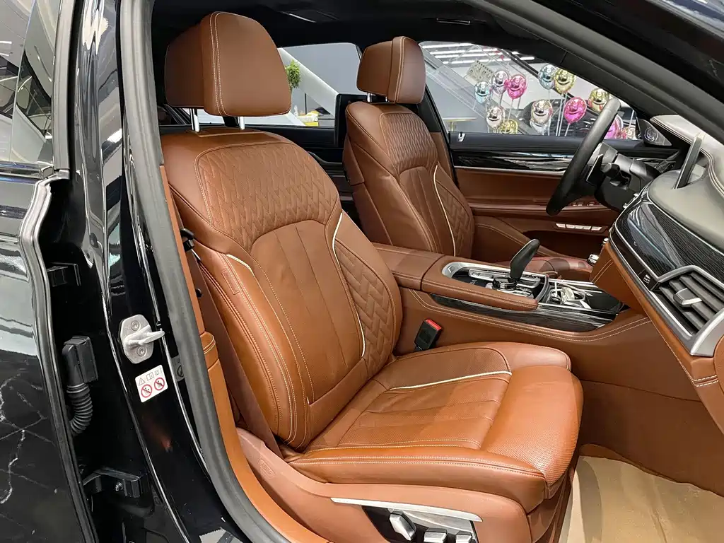 BMW 7 Series 2018 — фото 18