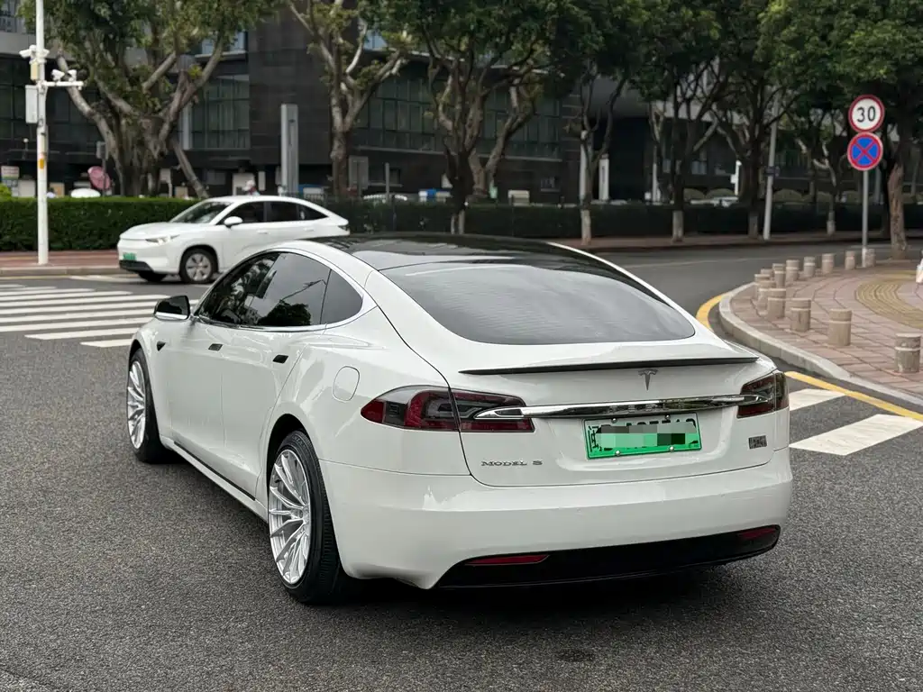 Tesla Model S 2019 — фото 9