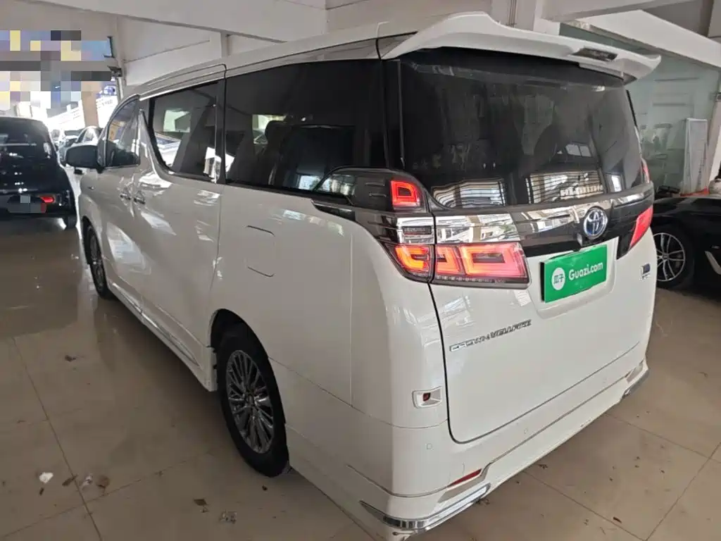 Toyota Vellfire 2022 — фото 5