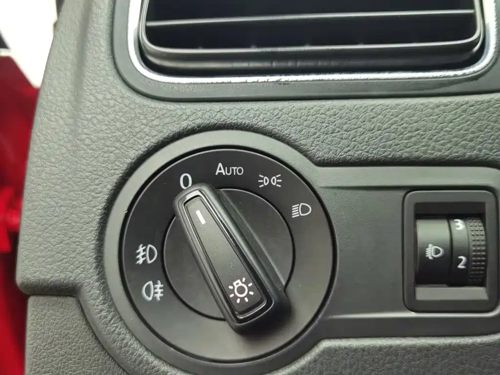 Volkswagen Polo 2015 — фото 21
