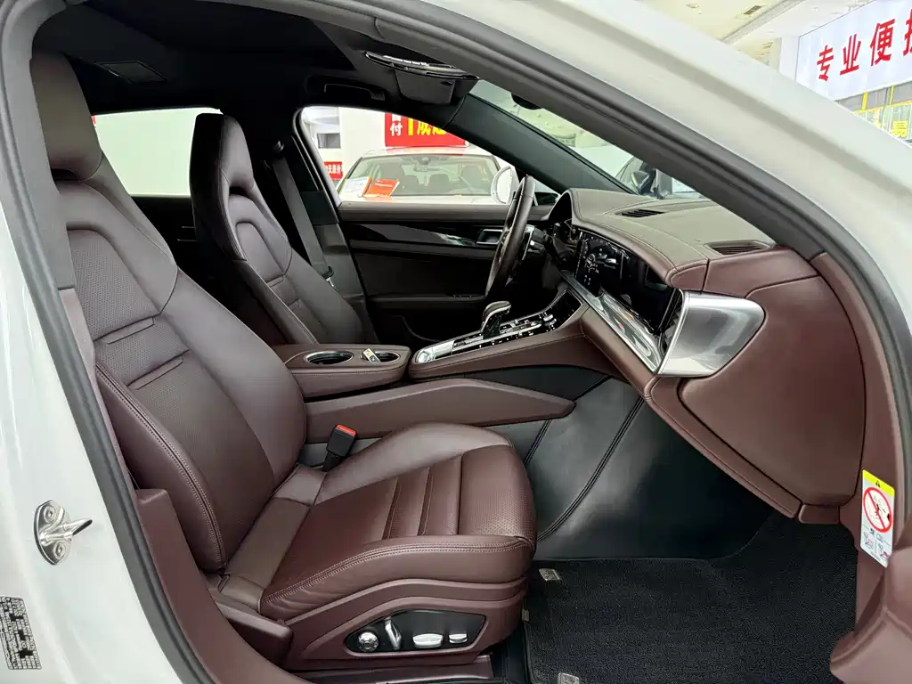 Porsche Panamera 2018 — фото 13