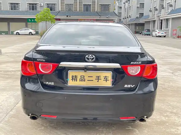 Toyota Reiz 2012