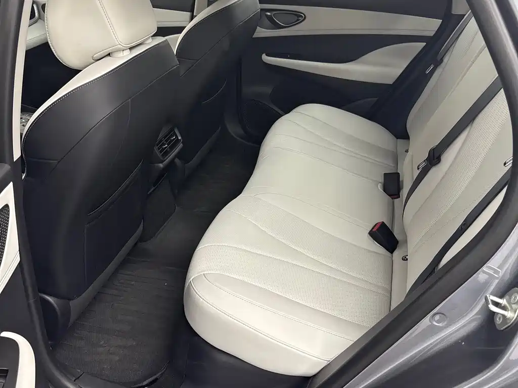 BYD Seal 05 DM-i 2025 — фото 12