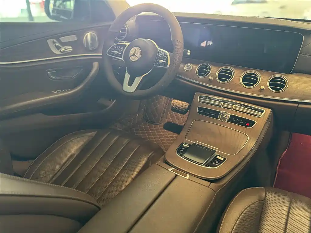 Mercedes-Benz E-Class 2019 — фото 16