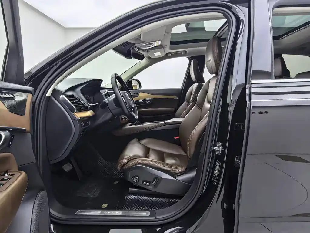 Volvo XC90 2019 — фото 20