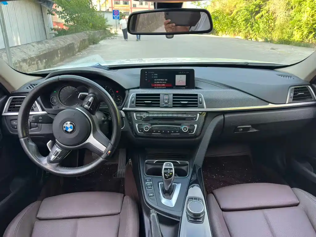 BMW 3 Series 2018 — фото 6