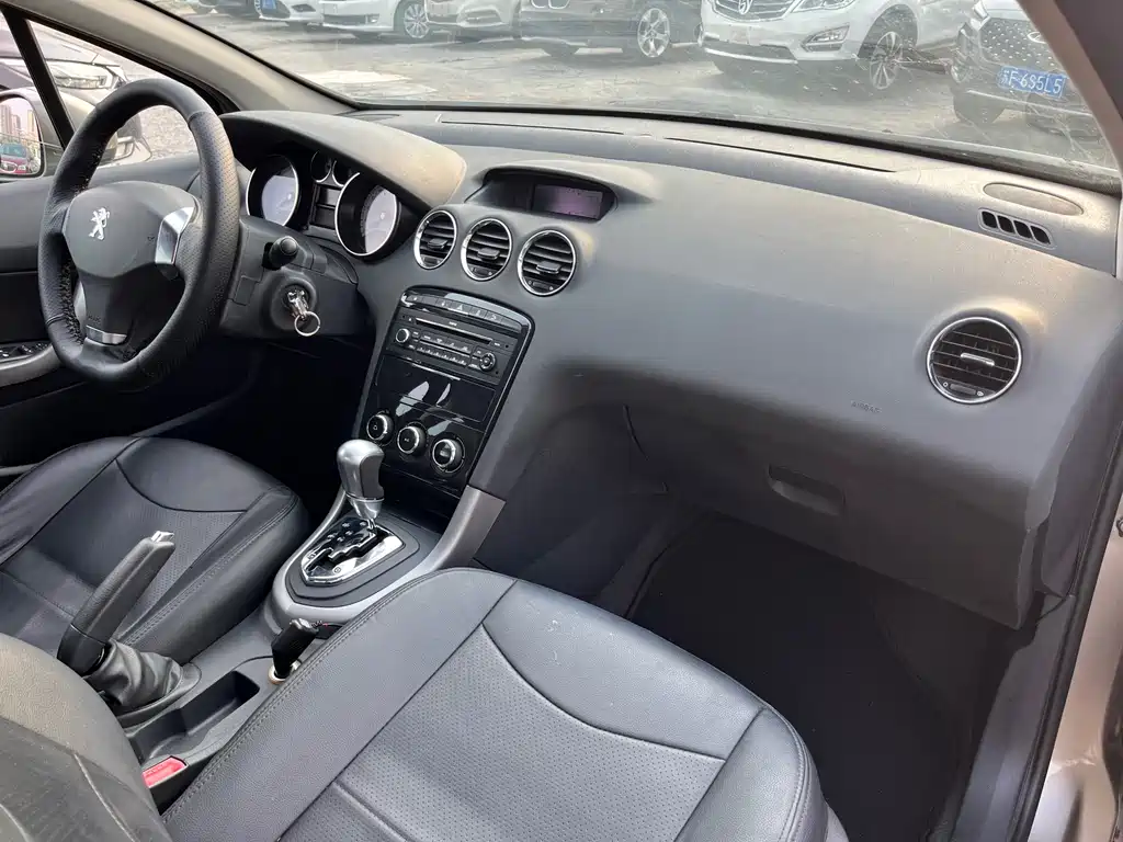 Peugeot 408 2014 — фото 14