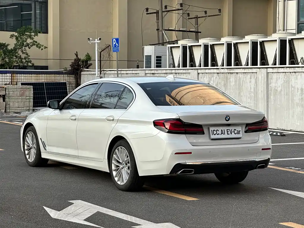 BMW 5 Series 2020 — фото 11