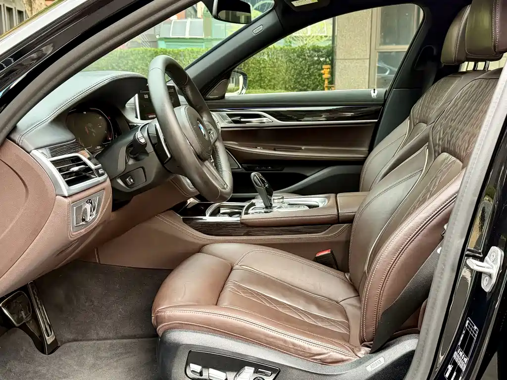 BMW 7 Series 2020 — фото 10