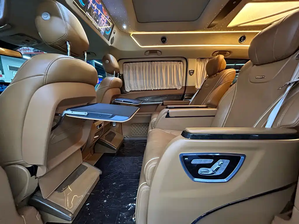 Mercedes-Benz V-Class 2021 — фото 11